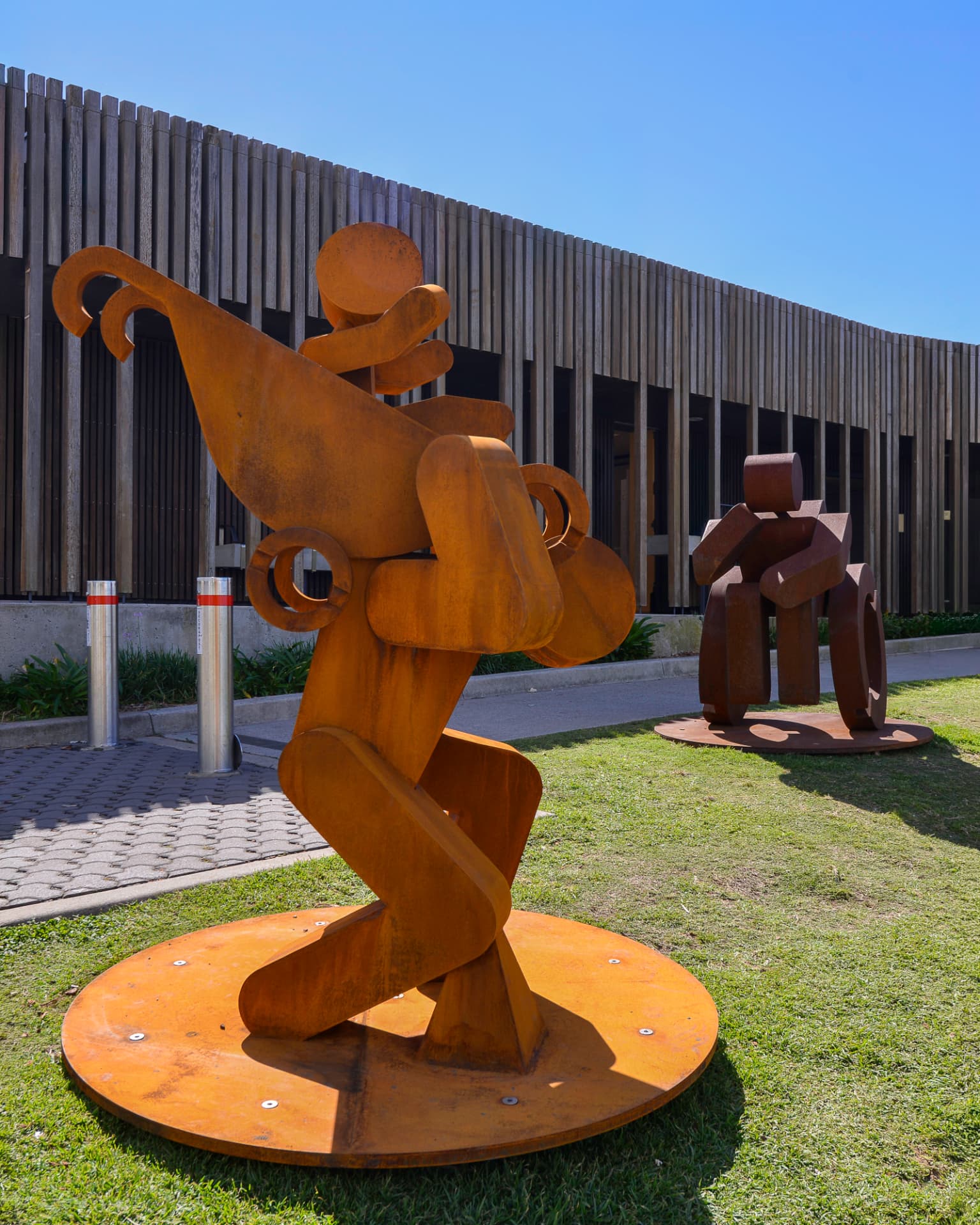 Atlas (The Endurer) by Julian Pereira and David Da Costa Enes — photo 1 of 5